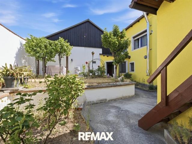 Mediterranes Flair & viel Platz Gepflegtes Haus mit Erdkeller, Doppelgarage & Obstgarten!
