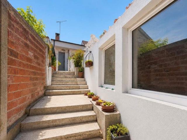 Mediterranes Wohngefühl in Ringelsdorf Liebevoll modernisiertes Einfamilienhaus mit Zubau