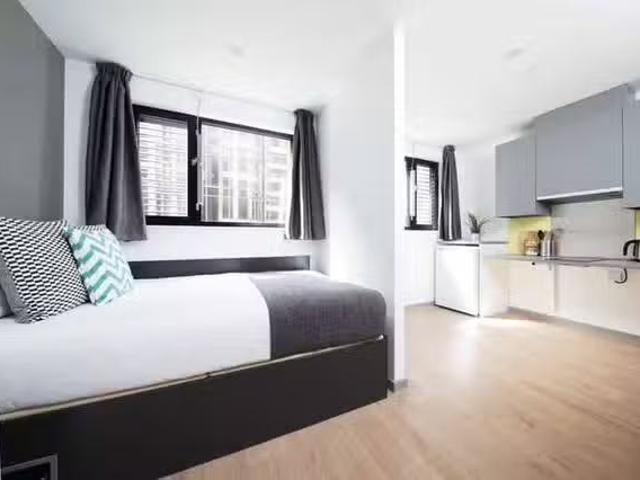 Medium High Double Ensuite