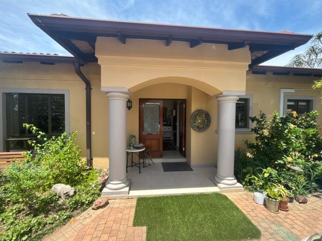Medium Term Let Golf Estate Property