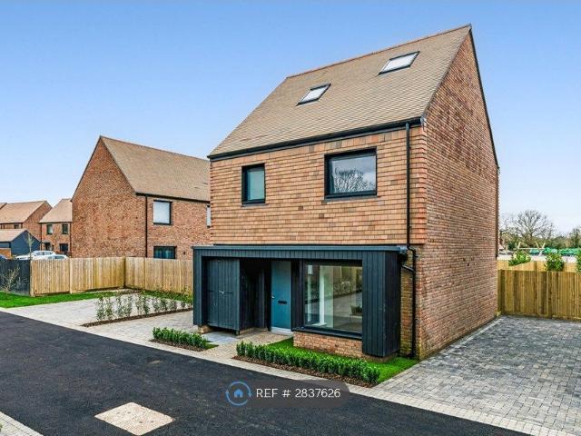 Medland Close, Cranleigh GU6, 4 bed detached house to rent, £2,750 pcm | PrimeLocation