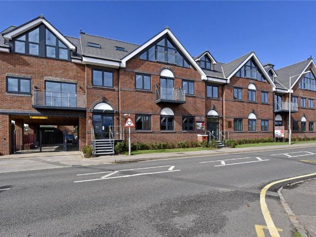 Medley Court, 77 Woodside Road, Amersham HP6, 2 bed flat to rent, £1,650 pcm | PrimeLocation