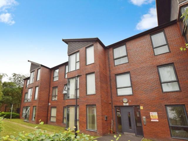 Medlock Place, Droylsden, Manchester. 2 bed flat to rent £1,050 pcm £242 pw