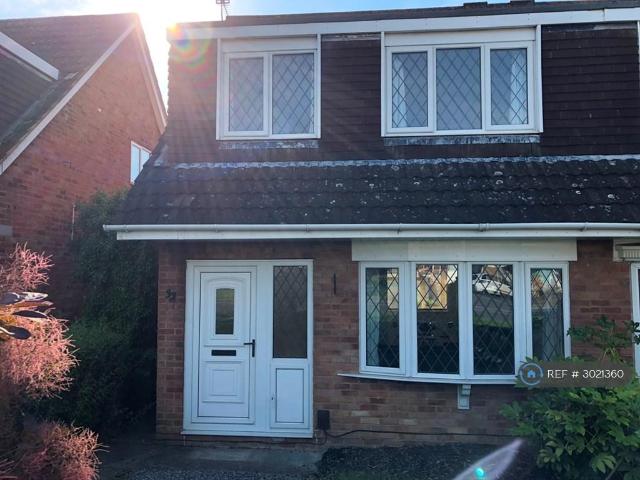 Medoc Close, Cheltenham, GL50 3 bed semi detached house to rent £1,400 pcm £323 pw