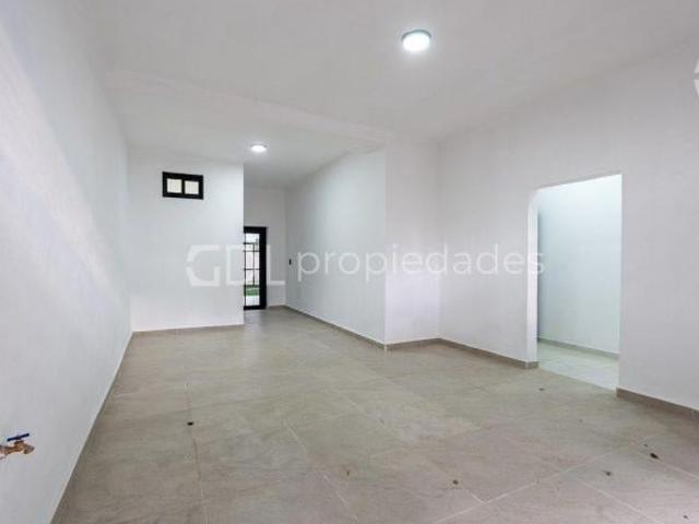 MEDRANO CASA RECIEN REMODELADA EN VENTA