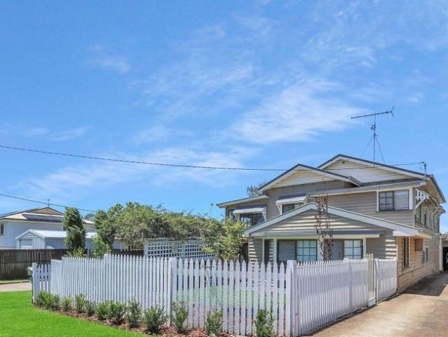 House and Duplex bundle in the Mort Estate 1338m2 Across two allotments on 1 Title Offering up to 6% return