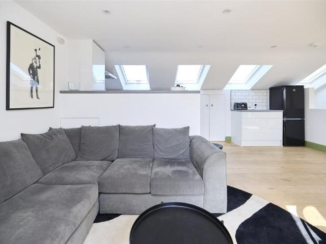 Meeting House Lane, London, SE15 2 bed flat to rent £3,500 pcm £808 pw