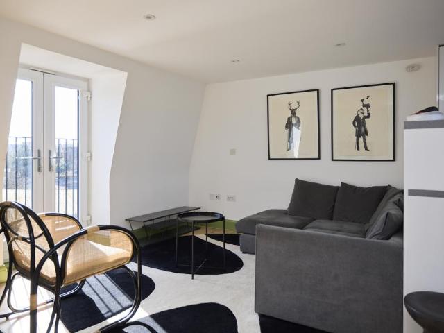 Meeting House Lane, SE15 2 bed flat to rent £3,570 pcm £824 pw