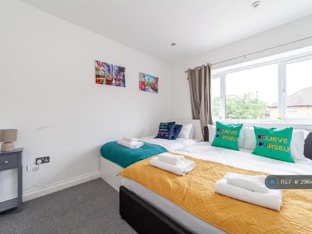 Meerbrook Road, London, SE3 2 bed terraced house to rent £2,100 pcm £485 pw