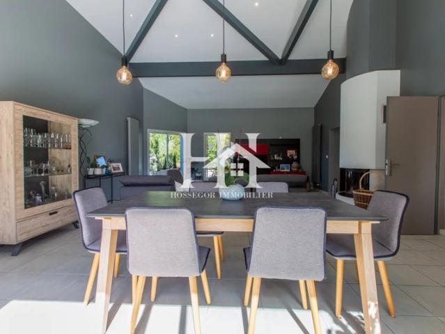 MEES Villa contemporaine avec piscine