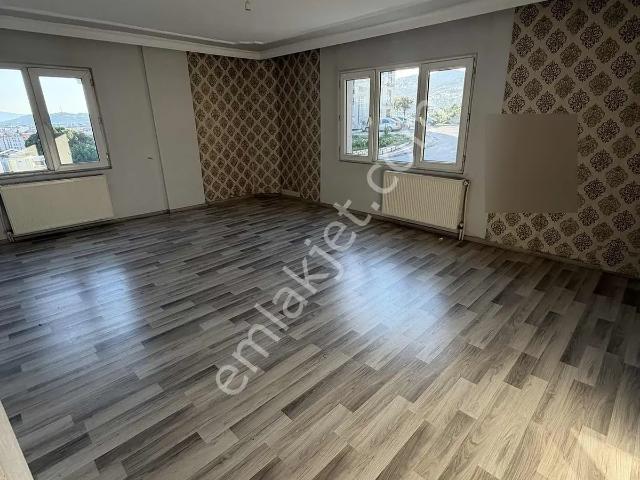 Mega Gayrimenkulden Bahçelievlerde Kiralık Ara Kat 3+1 Daire