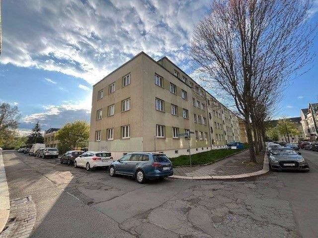 Mega KÃ¼che. Moderne, renovierte 3 Zimmer Wohnung in NÃ¤he zum Park, EinbaukÃ¼che gegen Aufpreis mÃ¶glich