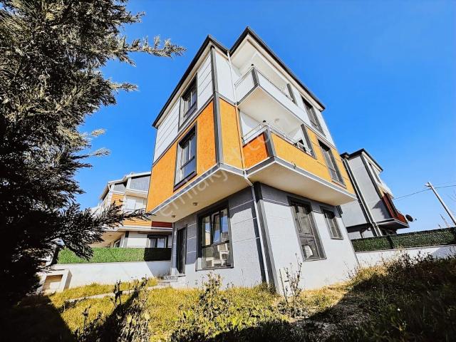 Mega Yapıdan Merkezi Knm İskanlı Deniz Manzaralı 4+1 Lüx Villa