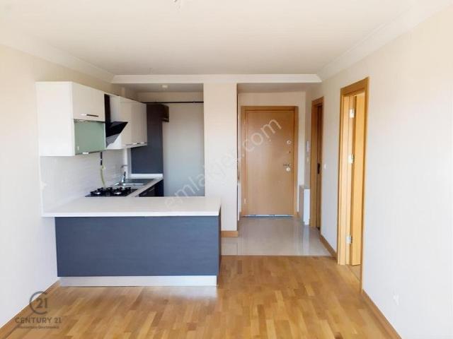 Mega 103 Hane Sitesinde Tek Bahçeli 1+1 Kiralık Daire