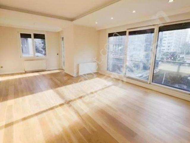 Mega'dan Feneryolunda 140 M2 3+1 Balkonlu Misafir Wc'li Lüks