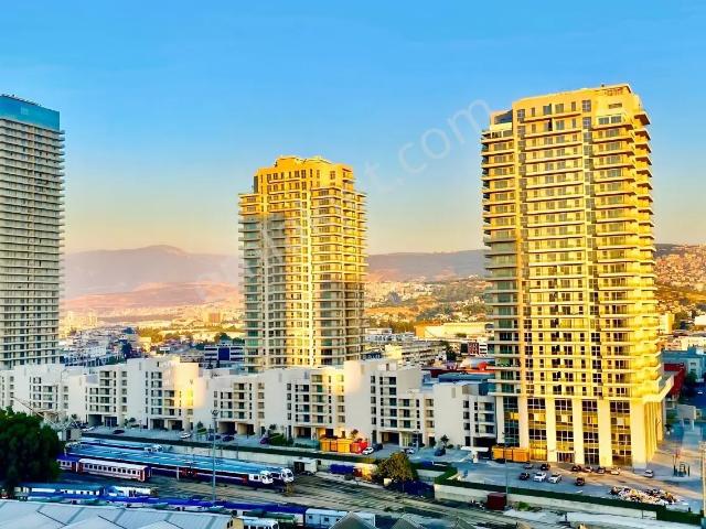 Megapol İzmir'de Deniz Manzaralı Geniş Balkonlu 1+1 Kiralık