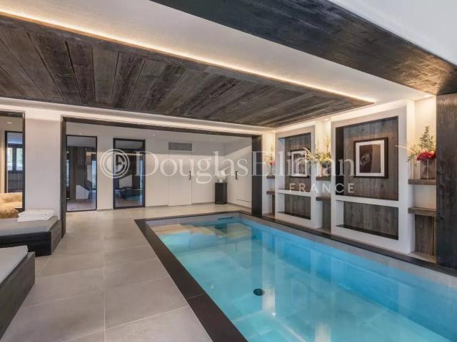 MEGÈVE Chalet luxueux de 5 chambres au centre 470m² Megève