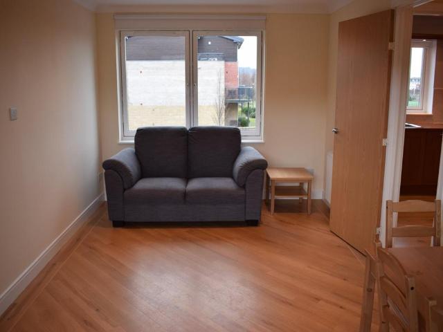 Meggetland View, Edinburgh, EH14 2 bed flat to rent £1,640 pcm £378 pw