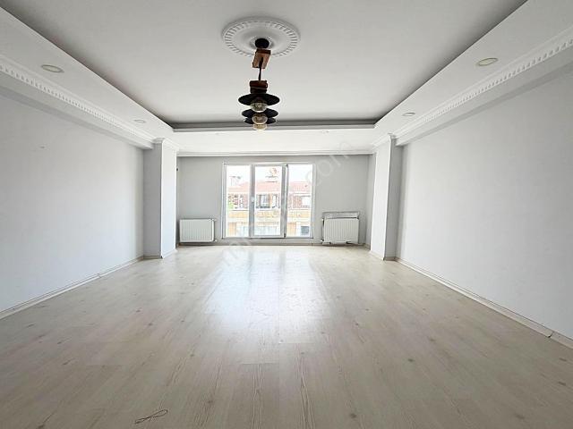 Mehterçeşme Mh'de Ön Cephe Balkonlu Asansörlü 2+1 Kiralık Daire