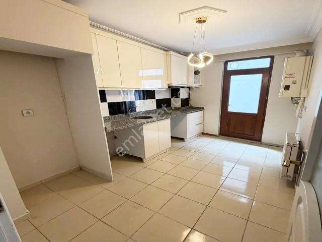 Mehterçeşme'de Modern Tasarımlı Satılık 2+1 Bahçe Katı