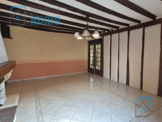 Mehun Sur Yèvre Appartement T4 en duplex avec cour privée