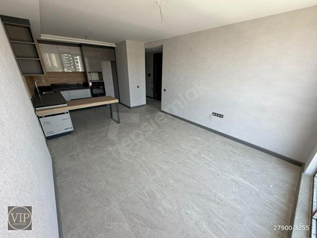 MEHMET AKİF MAH BAĞDAT CADDESİ ÜSTÜ PODİUM KARŞISI 1+1 SATILIK