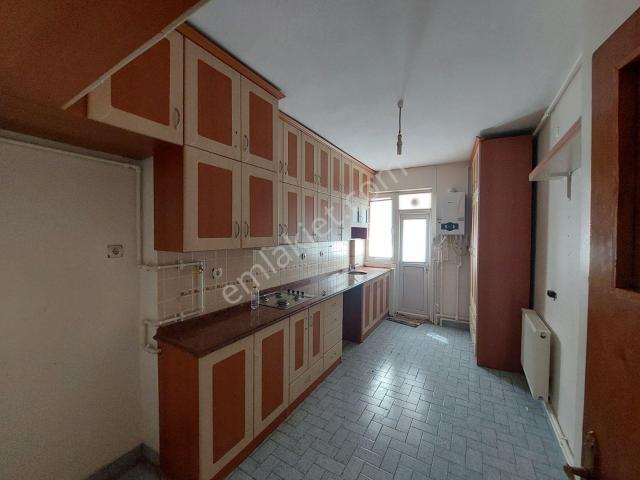 Mehmet Akif Mah.nde Lokasyon Fırsatlı Geniş 3+1 Kiralık Daire