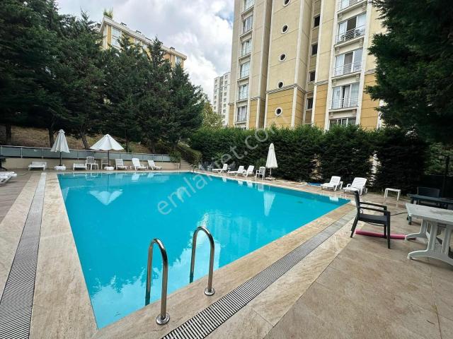 Mehmet Akifte Havuzlu Sitede Giyinme & Çamaşır Odalı Kiralık 3+1