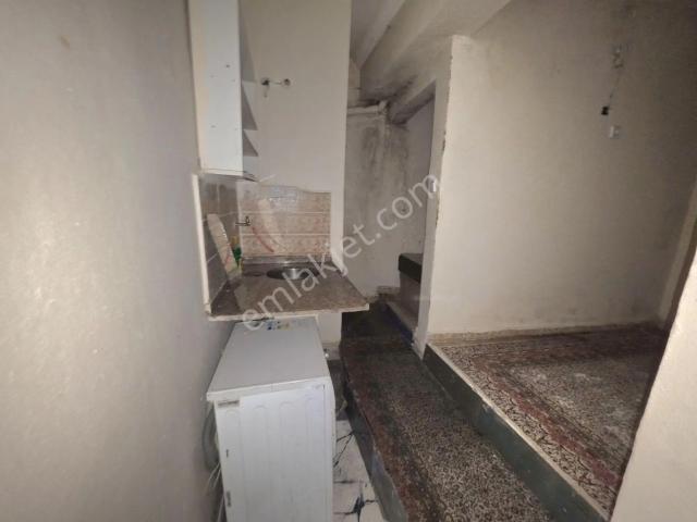 Mehmet Akifte Satılık 1+0 Bodrum Kat