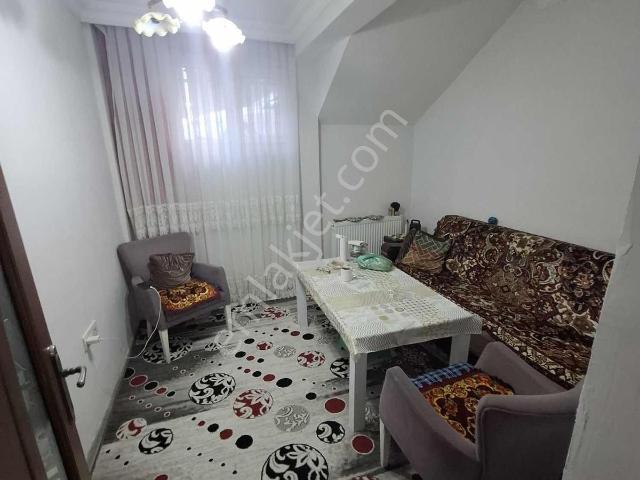 Mehmet Akifte Satılık 2+1 Bakımlı Ferah Krediye Uygun Bahçe Kat
