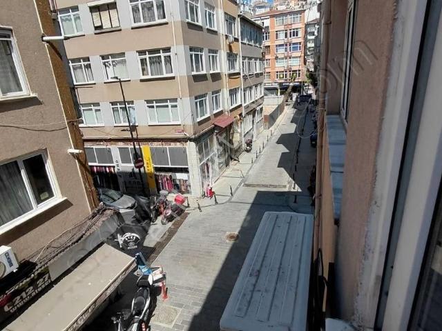 Mehmet Han Emlak'tan Balık Pazarına Yakın Yokuşsuz Full Eşyalı