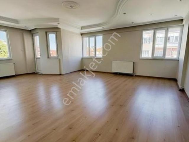 Mehmetçik Cadde Üstü Ferah 4+1 Kiralık Arakat Daire