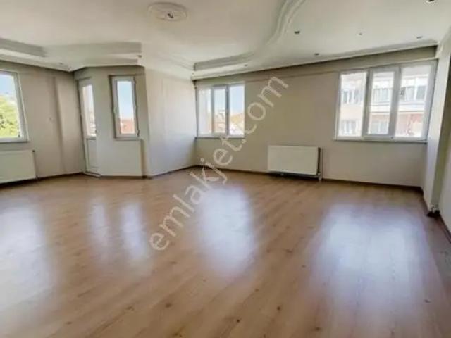 Mehmetçik Cadde Üstü Ferah 4+1 Kiralık Arakat Daire