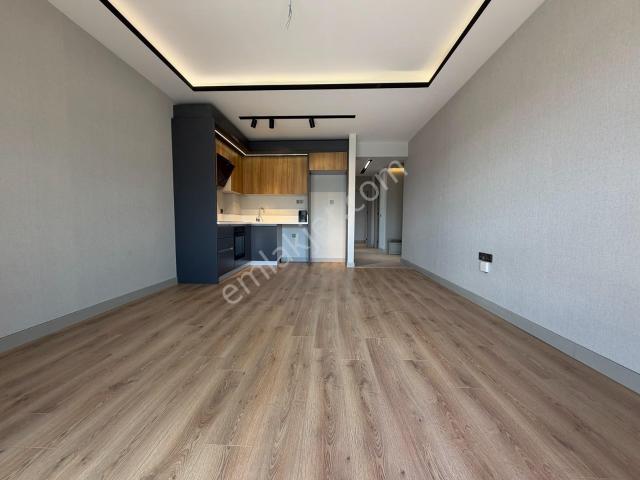 Mehmet Zengin'den 2+1 Yeni Sıfır Binada Ön Cadde Cepheli Kiralık