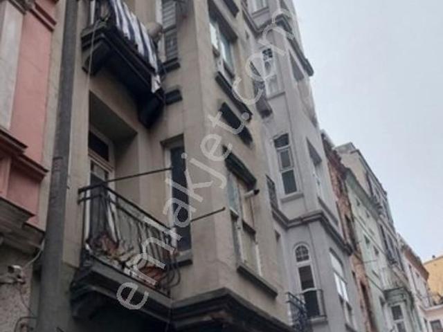 Mehmethan Emlaktan Eskı Rum Apt Yüksek Tavan Lı Kullanışlı