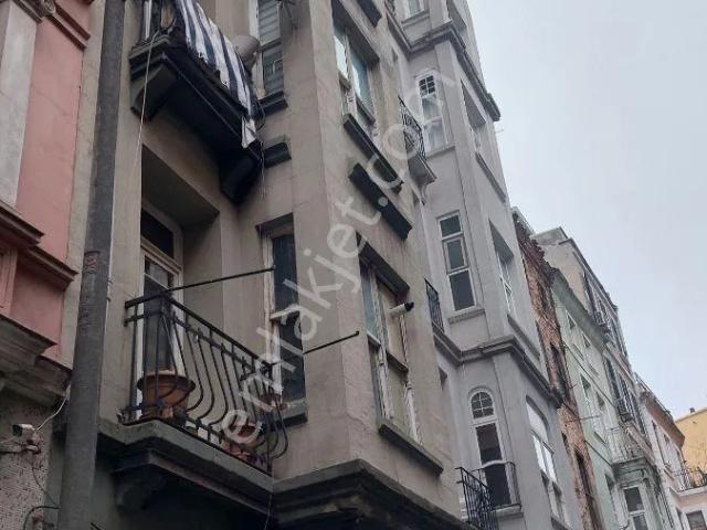 Mehmethan Emlaktan Eskı Rum Apt Yüksek Tavan Lı Kullanışlı