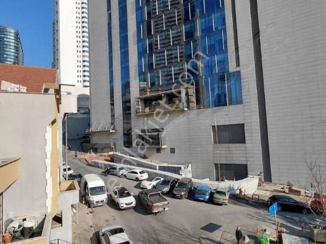 Mehmethan Emlak Metro Sitenin Hemen Arkası 4+1 250 Metrekare Boş
