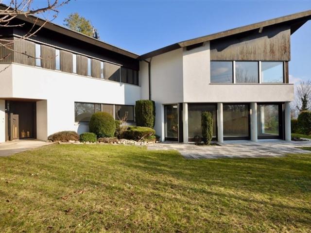 Mehr als 500m2 Wohnfläche außer Sichtweite und mit schönem Seeblick