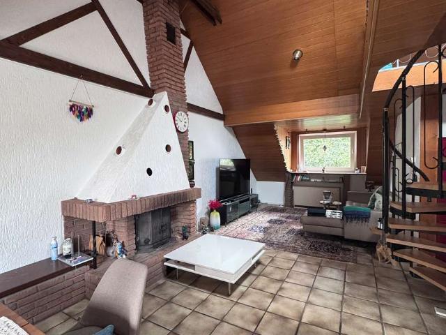 Mehr als gewöhnlich wohnen – 92 m² Maisonette mit Kamin, Galerie & Spitzboden