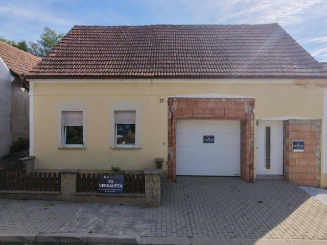 Mehr dahinter, als man von außen erwartet. | € 104.500, | uneinsehbarer Innenhof | 31 m² Garage | bereits teilweise modernisiert