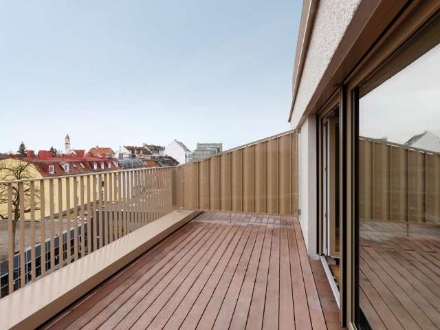 Mehr ist mehr: Neues Zuhause mit Dachterrasse, Stellplatz und innovativen Features