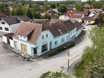Mehr Raum für Ihre Ideen Wohnhaus mit Geschäftsflächen & Nebengebäude in Platt Retzer Land