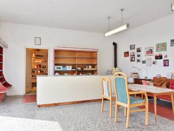 Mehr Raum für Ihre Ideen Wohnhaus mit Geschäftsflächen & Nebengebäude in Platt Retzer Land