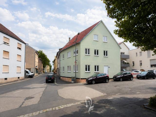Mehrgenerationen oder Familienhaus: Neu errichtetes Stadthaus mit 3 Stockwerken