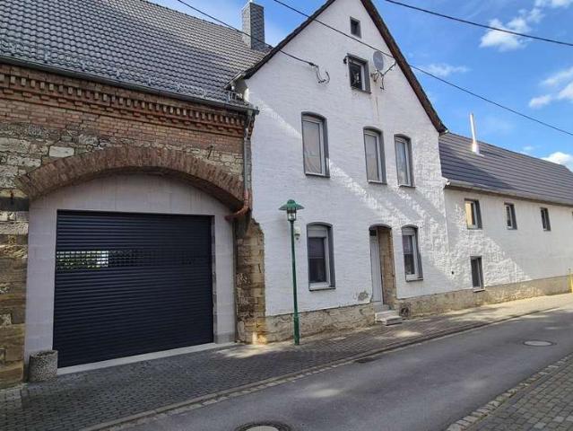 Mehrgenerationenhaus, vielfältig nutzbar mit schönem gepflegtem Grundstück zu verkaufen