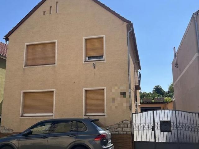 Mehrgenerationenhaus mit Garten, Garage und Feldblick