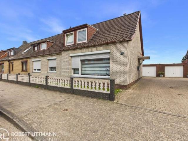 Mehrgenerationenhaus mit großzügigen Grundstück und Garage
