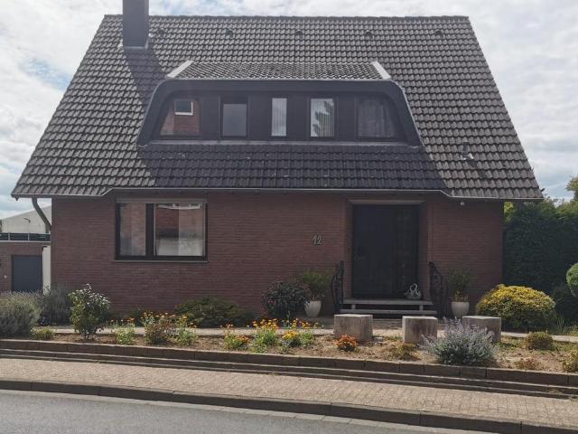 Mehrgenerationenhaus mit großer Doppelgarage in Geilenkirchen