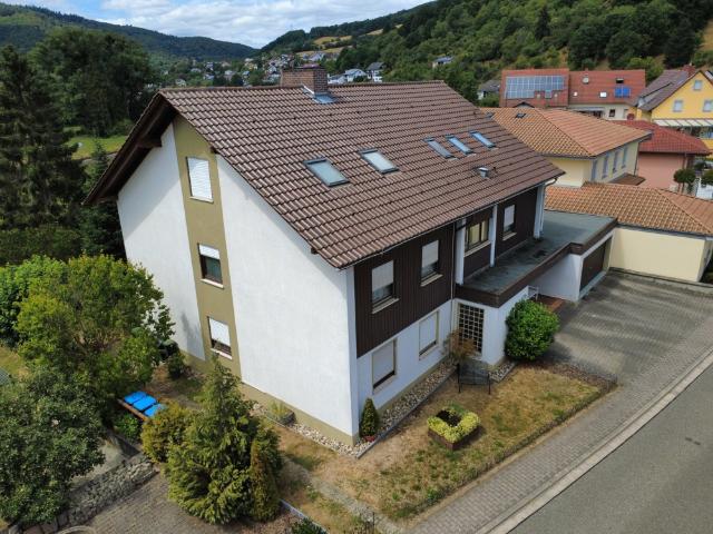 Mehrgenerationenhaus mit Renditepotential. Eigennutzung oder Kapitalanlage! Schöne Lage im Lautertal