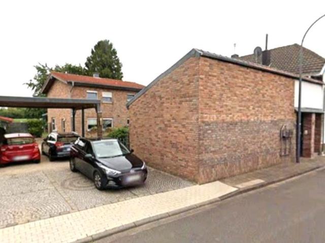 Mehrgenerationenhaus mit zwei Wohnhäusern + großem Grundstück